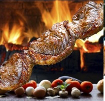 Apreciar um bom churrasco de Gramado